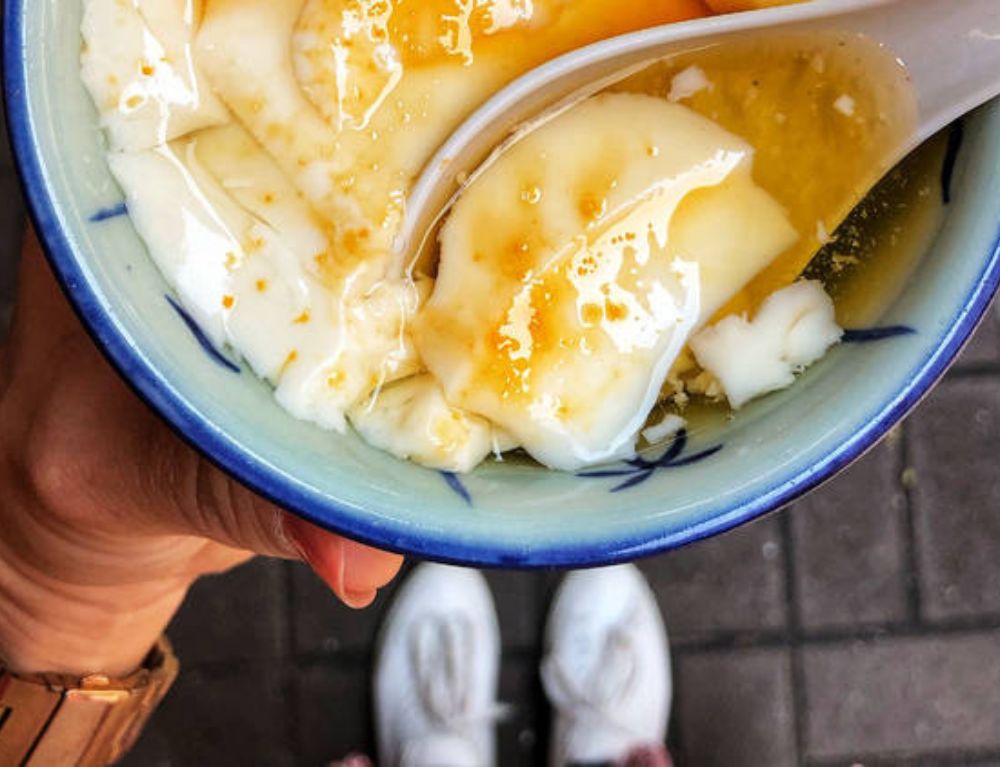 a-bowl-of-tofu-pudding-is-made-from-thin-sheets-from-the-pot-jasmine-tofu-pudding